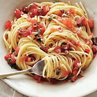 The Most-Pinned Martha Stewart Recipes of 2015 | Martha Stewart Pasta With Fresh Tomatoes, Fresh Tomato Pasta, Resep Pasta, Fresh Tomato Sauce, Garlic Olive Oil, Good Eat, Idee Pasto Sano, Alfredo Sauce, Fresh Tomatoes