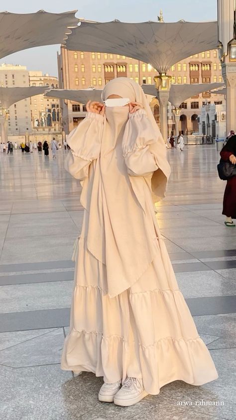 Mode Niqab, Muslim Girl Outfits, La Mecca, Islamic Modest Fashion, Modest Outfits Muslim, Muslimah Fashion Casual, Outfits Muslim, Fesyen Islam, Estilo Hijab