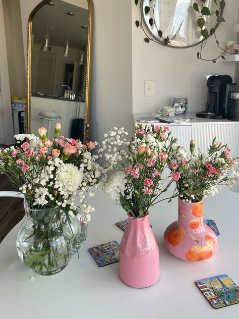 Roses Art, Boquette Flowers, Flower Vase Arrangements, Art Animation, Nothing But Flowers, Flower Shower, Art Animals, Vase Arrangements, Flower Therapy