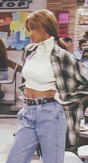 90s Moesha Outfits, 90s Fashion High Schools, Revenge Of The 90s Outfit, 2000 High School Fashion, 80s Aesthetic Outfits Black Women, Y2k Flannel Outfits, 90s Crop Top Outfit, 90s High School Fashion, 1990s Aesthetic Outfits