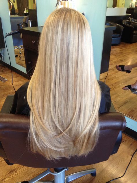 Love the color Summer Blonde Hair, Blonde Hair Inspiration, Blonde Hair Looks, Bohol, Brown Blonde Hair, Long Blonde, Long Blonde Hair, Hair Color Trends, Clip In Hair Extensions