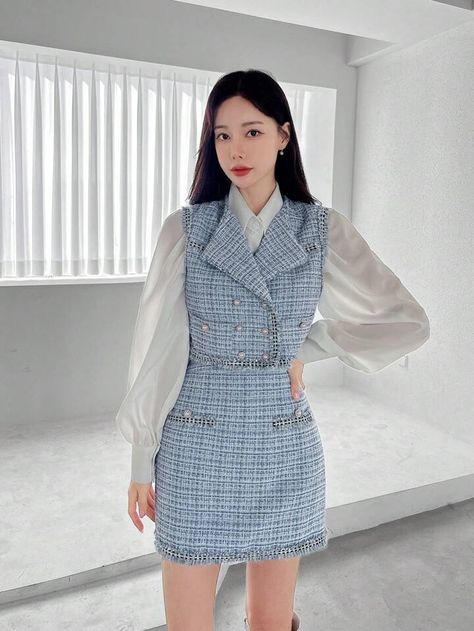 Blue Elegant Outfit, Tweet Outfit, Tweed Outfits, Tweed Jacket And Skirt, Blue And White Outfits, Vip Dress, Jacket And Skirt Set, Outfit Elegantes, London Fashion Weeks