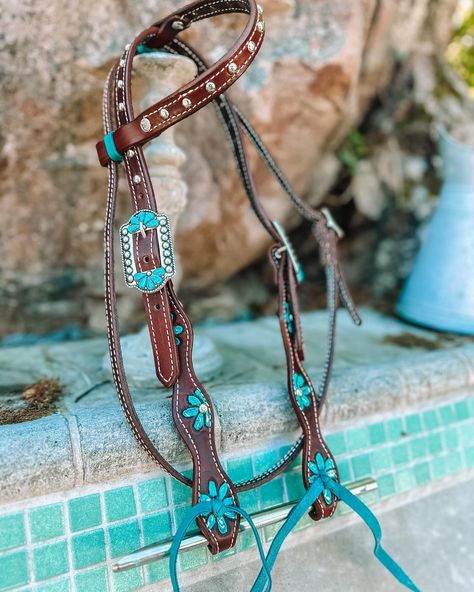 A little in between project whilst working on three chaps simultaneously (among other things as usual haha) 🩵🥰🦋 Thank you Lena 🫶 #customhorsetack #westerntack #handmadetack #tackshop #customleatherwork #westernhorse #customleather #leatherheadstall #tooledleather #paintedleather Barrel Racing Tack Rodeo, Custom Leather Work, Barrel Racing Tack, Tack Shop, Western Tack, Western Horse, Barrel Racing, Painting Leather, Leather Work