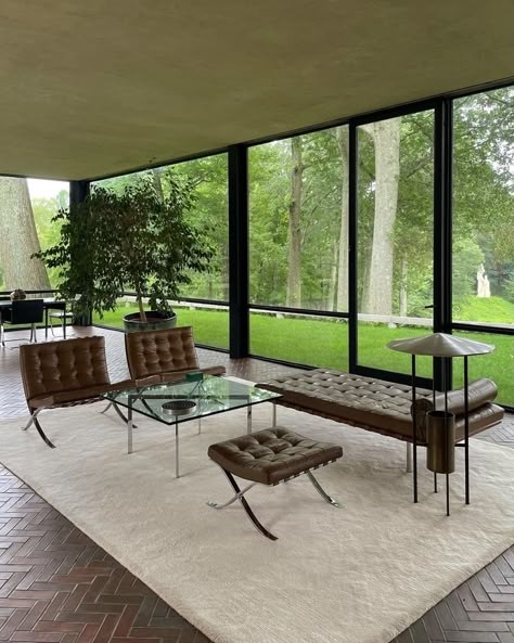 Farnsworth House, The Glass House, Australia House, Philip Johnson, Welcome To My House, Minimalism Interior, Mies Van Der Rohe, Barcelona Chair, Interior Deco