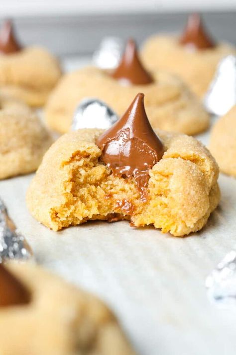 These gluten free peanut butter blossoms are just the thing! They're so soft and gooey, you'll love them. But don't just take our word for it—everyone who tries them loves them! They're perfect for Christmas, holidays, family parties, birthdays—you name it. And they're so easy to make: less than 30 minutes from start to finish! Rolled in sugar, these little treats are delicious! So if you need a quick and easy dessert, look no further than these gluten free peanut butter blossoms! Gluten Free Peanut Blossoms, Gluten Free Peanut Butter Blossoms, Hershey Kiss Sugar Cookies, Peanut Blossom Cookies, Cookie Swap Recipes, Peanut Butter Blossoms Recipe, Peanut Butter Kiss, Peanut Butter Blossom, Butter Blossoms