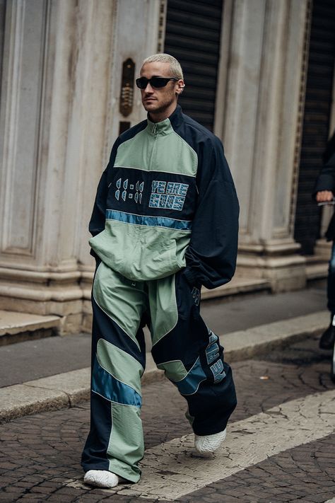 2020 Mens Fashion, Street Outfit Men Streetwear, Men’s Fashion Week, Mens Sport Fashion Style, Sport Men Style, Men Runway Fashion Street Styles, Sports Street Style, Fw23 Street Style, Sports Outfit Men