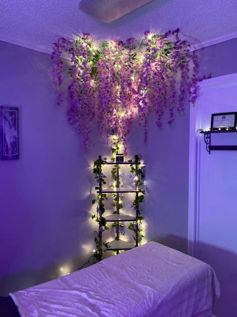 Posh Room Ideas, Purple Wisteria Bedroom, Hanging Wisteria Decor Bedroom, Lavender Ceiling Bedroom, Wisteria Flower Decoration, Room With Flowers Decor, Lavender Hanging From Ceiling, Room Decor Ideas Nature, Wisteria Corner Bedroom