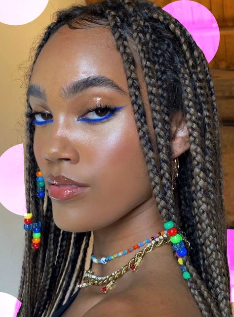 Neon Blue Makeup, Rave Eyeshadow, Lollapalooza Makeup, Easy Rave Makeup, 90s Rave Makeup, Blue Festival Makeup, Lala Makeup, Festival Hair And Makeup, Sapphic Summer