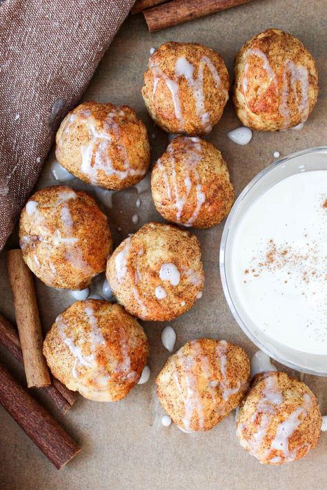 Air Fryer Cinnamon Roll Bites with 2-Ingredient Dough Air Fryer Cinnamon Roll Bites, Cinnamon Roll Bites Recipe, Cinnamon Roll Bites, Two Ingredient Dough, Cinnamon Bites, Fluffiest Cinnamon Rolls, Pumpkin Crisp, Cookies Pumpkin, Desserts With Few Ingredients