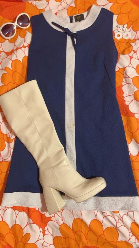 70s Mini Dress Outfit, Mod Look 1960s, 1960s Fashion Gogo Boots, Mid 1960s Fashion, 70s Outfits With Gogo Boots, Go Go Boots 60s, 1960 Mini Dress, Classy 60s Outfits, 60s Mod Mini Dress