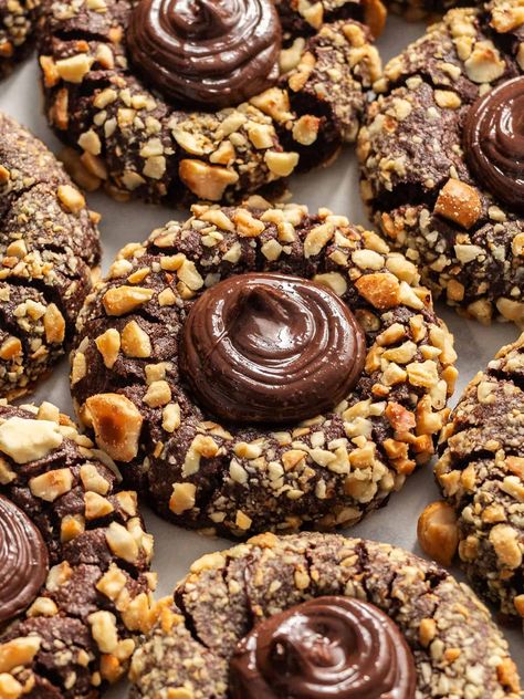 Chocolate Hazelnut Thumbprint Cookies - www.thescranline.com Best Sweets Recipes, Chocolate Cookies Aesthetic, Healthy Easy Desserts Quick, Cute Cookie Recipes, Baking Ideas Dessert, Healthy Easy Desserts, Satisfying Pics, Carb Breakfast Ideas, Desserts Quick