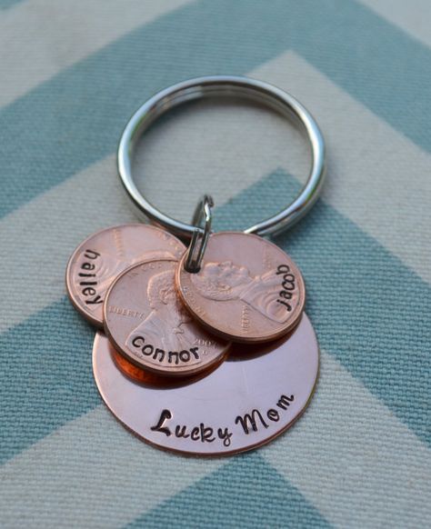 Lucky Mom Hand Stamped Key Chain with Hand Stamped Pennies Metal Stamping Projects, Impress Art, Silver Stamping, Metal Stamping Diy, Stamping Jewelry, Stamp Jewelry, Jewelry Stamping, Washer Jewelry, Hand Stamped Metal