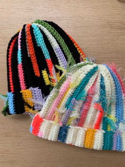 FREE PATTERN. Super easy crochet beanie using scraps and leftover yarn. #crochetbeanie #scrapyarnideas #stashbuster #crochetdesign Mini Skeins Projects Crochet, Scrappy Crochet Beanie, Crochet Beanie Scrap Yarn, Scrappy Hat Pattern, Scrap Crochet Hat, Use Up Yarn Scraps Crochet, Crochet Scrap Yarn Beanie Free Pattern, Multi Color Crochet Beanie Pattern, Scrap Yarn Hat Knit