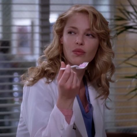 Izzie Stevens Icons, Izzie Stevens Aesthetic, Izzie Core, Izzie Greys Anatomy, Greys Anatomy Izzie, Meredith Grey's Anatomy, Greys Anatomy Couples, Grey's Anatomy Doctors, Izzie Stevens