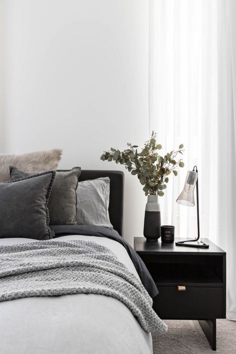 Gray Bedding Black Bed, Dark Gray Bed Bedroom Ideas, How To Style Grey Bedding, Grey On Grey Bedding, All Grey Bedding, Grey Bed Linen Styling, Guest Room Grey Bed, Grey Interior Aesthetic, Black Bedframe Grey Bedding