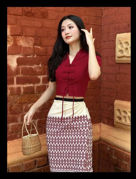 Burma Dress, Pretty Dresses Casual, Myanmar Clothes, Burmese Clothing, Traditional Attires, Traditional Dresses Designs, Girls Dress Outfits, Myanmar Traditional Dress, Sunday Dress