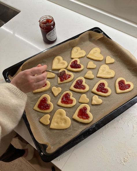 Baking Therapy Aesthetic, Sasha Aesthetic, Eating Therapy, Chef Aesthetic, Cooking Therapy, Baking Therapy, Love Is In The Air, Pretty Food, Aesthetic Food