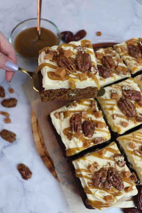 Toffee Cake Recipe, Traybake Recipes, Traybake Cake, Tray Bake Recipes, Caramel Buttercream, Tray Bake, Toffee Pudding, Sticky Toffee Pudding, Recipe Dessert