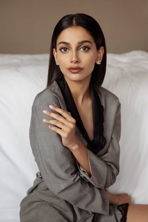 Banita Sandhu, Angelina Jolie Makeup, American Indian Girl, Most Paused Movie Scenes, Model Face, Indian Models, Female Portraits, Aesthetic Beauty, Fine Line