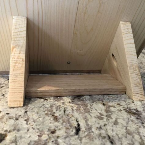 Anyone who cooks and has ever used a cookbook stand knows how nice it is to hold up your recipe book without having it in the way on the counter, getting dirty, etc. Well, I'm a horrible cook, so that's not me. But this pine and oak stand make for a great gift idea! I started with a leftover piece of 3/4" thick pine and cut it to 11" x 11" Next, I used a table saw to make an inlay cut across the top half of the board. The cut was 1/2" deep and 3/4" wide. I glued a 3/4" wide and… Recipe Book Holder Diy, Cookie Sheet Storage, Repurposed Wood Projects, Moss Wreath Diy, Make A Fire Pit, Recipe Book Holders, Ice Candle, Diy Cookbook, Cookbook Stand