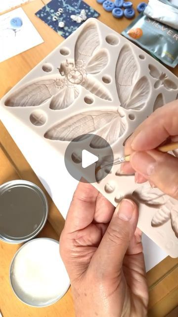 Anna Davenport | Ethical Jewellery on Instagram: "SILVER METAL CLAY >> this is such an easy @redesignwithprima mould to use with silver metal clay and the results are… BRILLIANT!  TOP TIP >> use a liquid release agent such as @cooltools.us CoolSlip so the silver metal clay doesn’t stick inside the detail in this mould. I spray a little on the lid of a tiny plastic pot and apply it using a paint brush  If you’re feeling nervous about starting to make your own jewellery using silver metal clay, I can help you 👍  🔥 GET 35% OFF 🔥 if you buy a BUNDLE of 2 of my Silver Metal Clay Guides and you’ll also get a copy of my 12-page PROJECT X GUIDE FREE!  Comment GUIDE and I’ll send you the discount link to my Etsy Shop 🤩  Want to feel confident using silver metal clay? I’ve written 6 SILVER METAL Sterling Silver Clay Jewelry, Silver Art Clay, Art Clay Silver Jewelry, Silver Clay Jewelry Tutorials, Clay Metal Jewelry, Silver Clay Jewelry Ideas, Precious Metal Clay Tutorial, Silver Clay Jewellery, Polymer Clay Tutorials Free