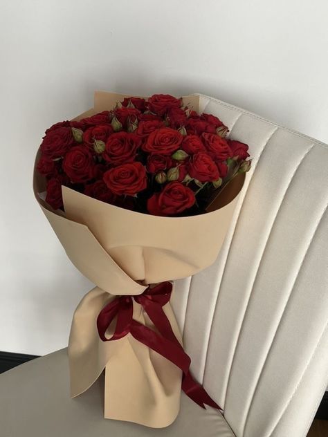 Red Flower Bouquet, Luxury Flower Bouquets, Flower Bouquet Diy, Boquette Flowers, Red Rose Bouquet, Flower Gift Ideas, Flowers Bouquet Gift, Flower Therapy, Beautiful Bouquet Of Flowers