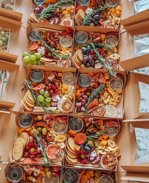 Charcuterie Lunch, Brunch Charcuterie, Charcuterie Box, Charcuterie Boxes, Grazing Food, Charcuterie Gifts, Lunch Catering, Charcuterie Inspiration, Charcuterie Platter