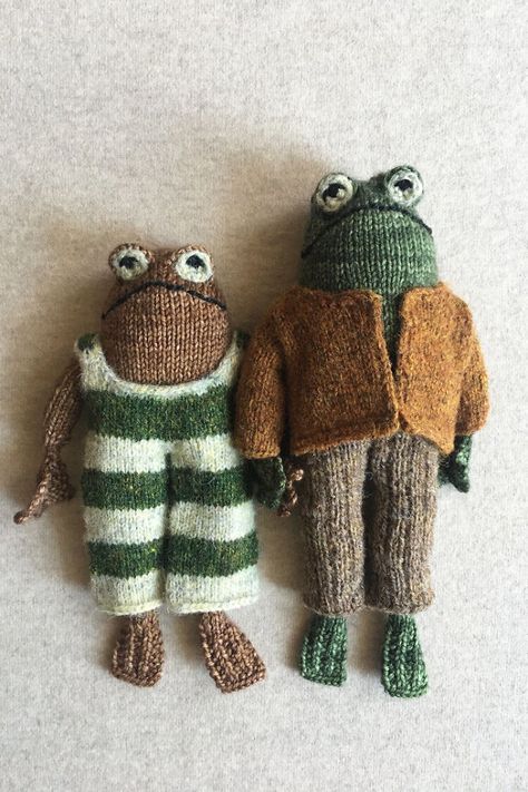 Toad And Frog Crochet, Diy Frog Stuffed Animal, Frog And Toad Bedroom, How To Knit Stuffed Animals, Knit Frog And Toad, Frog And Toad Stuffed Animals, Frog And Toad Decor, Crochet Frog With Clothes, Frog And Toad Crochet Pattern