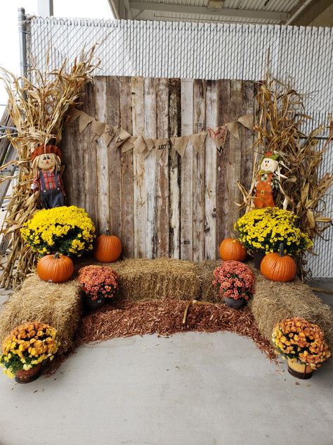 Fall photo booth set up Fall Festival Party, Fall Photo Booth, Fall Festival Decorations, School Fall Festival, Fall Festival Games, Fall Backdrops, Fall Harvest Party, Fall Carnival, Halloween Photo Booth