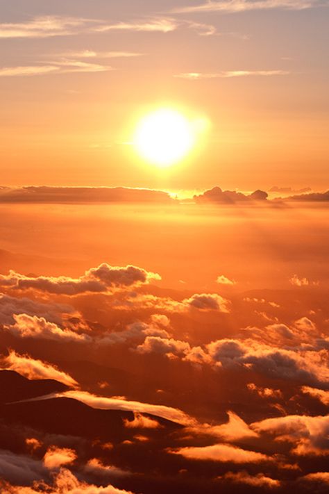 Land of the Rising Sun by Holger Feroudj on 500px.co  Sun rising over Japan, seen from Mt. Fuji. Beautiful Skies, Sun And Clouds, Beautiful Sunrise, Beautiful Sky, Nature Scenes, Beautiful Sunset, Beautiful Photography, Sunrise Sunset, Beautiful World