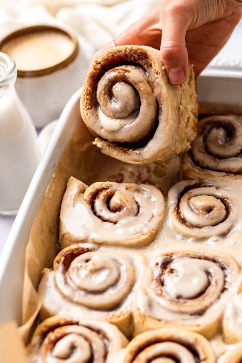 You NEED to try these unbelievably gluten free vegan cinnamon rolls!! These gluten free cinnamon rolls are soft, pillowy plush, squishy, EASY, and look, taste, and feel just like a classic cinnamon roll. Everyone will love these secretly vegan gluten free cinnamon rolls, whether or not you're gluten free! Gluten Free Vegan Cinnamon Rolls, Gluten Free Cinnamon Rolls Recipe, Paleo Cinnamon Rolls, Banana Diaries, Vegan Dessert Bars, Gluten Free Cinnamon, Gluten Free Dough, Cinnamon Roll Muffins, Gluten Free Cinnamon Rolls