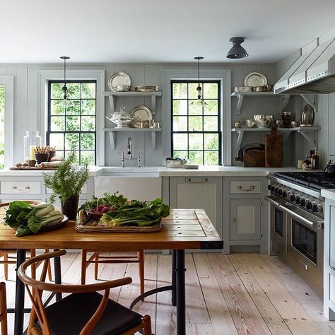 @scoutandnimble on Instagram: “Such a beautiful kitchen design by @stevengambrel. So many details catch our eye, but love the feel of the dining table in the middle to…” Cozy Cottage Kitchen, Villa Toscana, Kitchen Island Table, Sleek Kitchen, Kitchen Island With Seating, Cottage Kitchens, Ideas Hogar, Classic Kitchen, Island With Seating