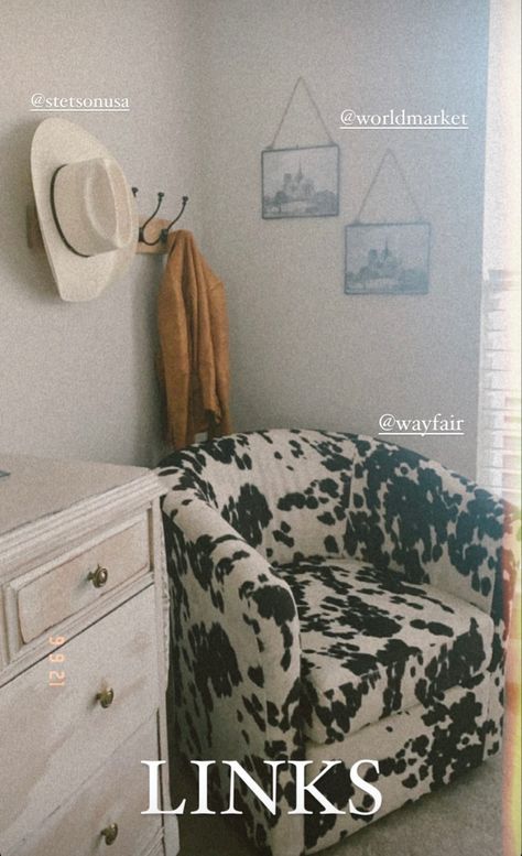 Cowgirl Room Ideas, Country Apartment Decor, Western Apartment, Cowgirl Room Decor, Hangout Area, Country Room, Western House, Farmhouse Guest Bedroom, Western Room