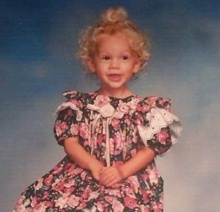 𝐍𝐄𝐇𝐀 is celebrating Taylor's BirthTAY ✨️ on Twitter: "HAPPY BIRTHDAY TAYLOR SWIFT🥺💗 #HappyBirthdayTaylor POV: Everytime you scroll #TaylorSwift never stopped being cute! 🧵 A Thread~ https://t.co/bEl6e8YOQv" / Twitter Taylor Swift Childhood, Taylor Swift Pics, Rare Taylor Swift, Young Taylor Swift, Baby Taylor, Taylor Swift Cute, Swift Photo, Taylor Swift Outfits, Taylor Swift Wallpaper