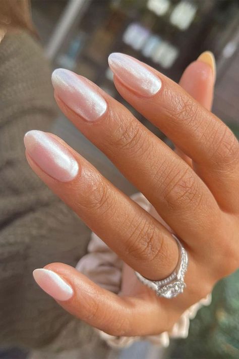 Hailey Bieber Nails On Short Nails, Builder Gel Wedding Nails, French Tip Hailey Bieber Nails, Best Colour For Nails, Nails Colours 2023, Hailey Bieber Nails Pearl Short, Pearl Glazed Donut Nails, Hailey Baldwin Style Nails, Almond Colour Nails