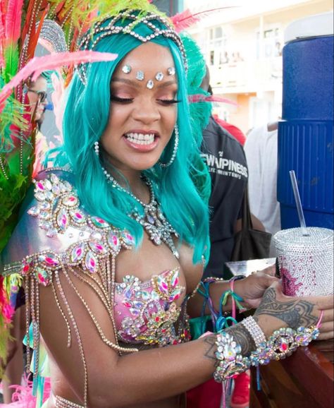 Rihanna Carnival, Carnival Outfit Carribean, Caribbean Carnival Costumes, Looks Rihanna, Carnival Girl, Creative Fashion Photography, Caribbean Carnival, Carnival Festival, Carnival Costumes