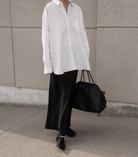 Skirt season is here. Dressed up for school drop off and grocery shopping. ✌🏻 #momlife #dailyoutfit #minimalstyle Minimalist Lookbook, Clothes Moodboard, Minimalist Summer Outfit, Minimal Clothes, Modest Outfits Muslim, Outfits Muslim, Office Fits, Minimal Wardrobe, Fashion Capsule Wardrobe