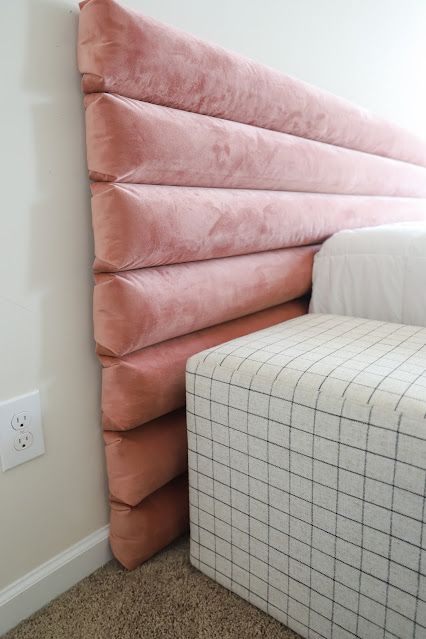 Diy Rope Headboard, Diy Wooden Headboard Ideas, Diy Wall Headboard, Diy Cushion Headboard, Diy Velvet Headboard, Velvet Headboard Bedroom, Blanket Headboard, Fabric Headboard Diy, Channel Upholstered Headboard