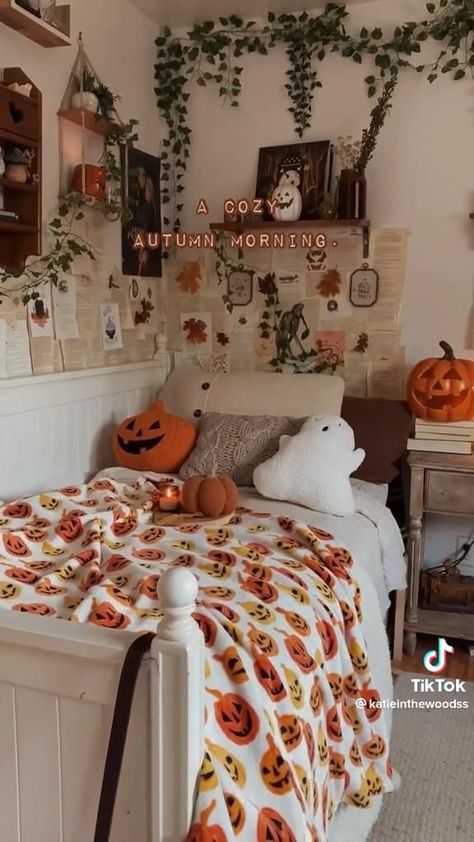 Fall Room Ideas, Halloween Bedroom Decor, Autumn Room, Fall Room Decor, Fall Bedroom Decor, Halloween Bedroom, Holiday Room, Halloween Room Decor, Fall Bedroom