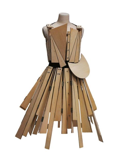 // yohji yamamoto 1991 - [possible to make with cardboard - Art and fashion / high school] Trash Fashion, Sculptural Fashion, Cardboard Sculpture, Paper Fashion, Paper Dress, Body Adornment, Paper Toy, Cardboard Art, Futuristic Fashion