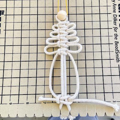 Macrame Christmas Tree Simple, How To Make Macrame Xmas Trees, Macrame Christmas Tree Instructions, Macrame Christmas Tree Tutorial Free, Diy Macrame Christmas Tree Ornament, Macrame Christmas Tree With Beads, Christmas Tree Macrame Ornaments, Christmas Macrame Tree, Diy Macrame Ornaments Christmas