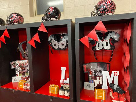 Senior Night locker room decorations Senior Locker Decorations Ideas Basketball, Decorated Lockers For Sports, Decorate Locker Room, Homecoming Locker Room Decorations Football, Sport Locker Decorations, Homecoming Locker Room Decorations, Senior Locker Room Decorations, Locker Decorations Ideas For Sports, Senior Night Locker Decorations Football