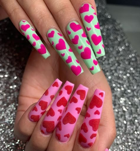 Black Pink And Red Nails, Dope Nail Designs Valentines Day, Valentines Day Nails Stilleto, Spring Nail Designs 2023, Beach Nails Art, Easy Nail Designs For Beginners, Nail Designs For Beginners, Nail Art Designs Valentines Day, Nail Art Designs Valentines