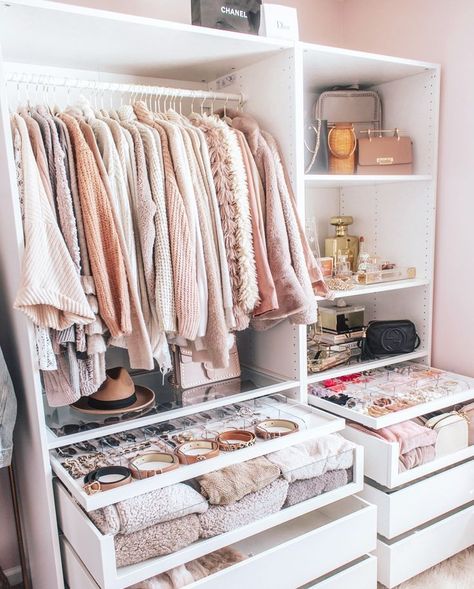 LOVING this wardrobe built-in. I am gathering ideas for my Closet/Beauty Room and this is high on my list!! Organized Closet, Walk In Closet Design, Wardrobe Organisation, Pax Wardrobe, Diy Wardrobe, Wardrobe Room, Closet Room, Closet Decor, Bedroom Closet Design