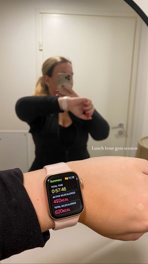 Workout aesthetic, workout statistics, apple watch Apple Watch Fitness Aesthetic, Gym Selfies, Apple Watch Fitness, Athletic Girl, Aesthetic Workout, Lunch Hour, Fitness Aesthetic, Trendy Watches, Athletic Girls