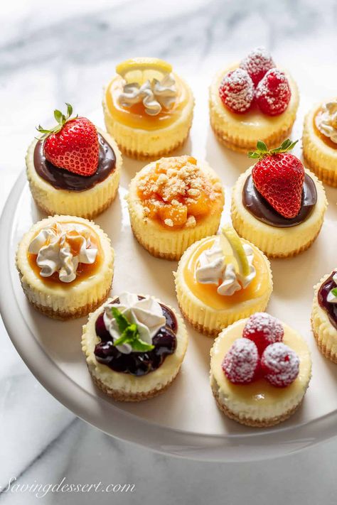 Catering Dessert Ideas, Mini Dessert Easy, Easy Mini Cheesecake Recipe, Mini Cheesecakes Easy, Individual Cheesecakes, Cheesecake Tarts, Mini Cheesecake Recipes, Hot Chocolate Cookies, Pretty Dessert