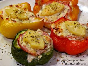 I love the way these Hawaiian pizza stuffed peppers taste with a garlic cream sauce as opposed to a red sauce.  The savory flavor of the garlic balances out the sweetness of the pineapple.  There is the added bonus that cream sauces are typically lower in carbs that red sauces. If Hawaiian pizza isn’t really... Pizza Stuffed Peppers, Low Carb Stuffed Peppers, Peace Love And Low Carb, Low Carb Pizza Recipes, Low Carb Pizza, Low Carb Paleo, Low Carb Gluten Free, Peppers Recipes, Low Carb Dinner