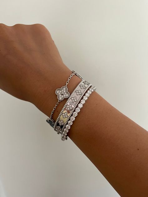 Van Cleef White Gold Bracelet, Van Cleef Bracelet Stack Silver, Silver Van Cleef Necklace, Van Cleef Arpels Silver, Luxury Silver Jewelry, Silver Van Cleef Bracelet, Van Cleef Bracelet Silver, Van Cleef Bracelet Stack, Van Cleef Stack