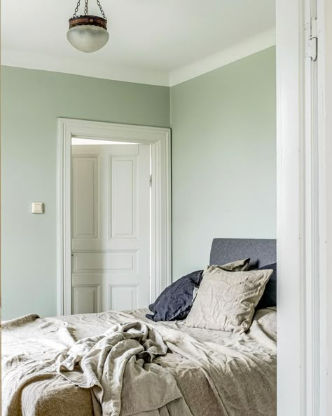 light green bedroom Relaxing Bedroom Colors, Relaxing Paint Colors, Green Bedroom Paint, Light Green Bedrooms, Calming Bedroom Colors, Calming Paint Colors, Light Green Paint, Green Bedroom Walls, Light Green Walls