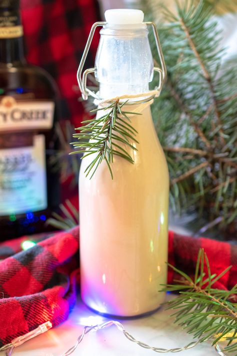 Maple Cream Whisky Liqueur - Peppers & Pennies Diy Liquor, Homemade Beverages, Homemade Liqueur, Homemade Liqueur Recipes, Liqueur Recipes, Infused Liquors, Drink Recipies, Homemade Alcohol, Liquor Gifts